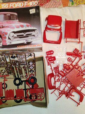 Revell 56 Ford F100 model lit